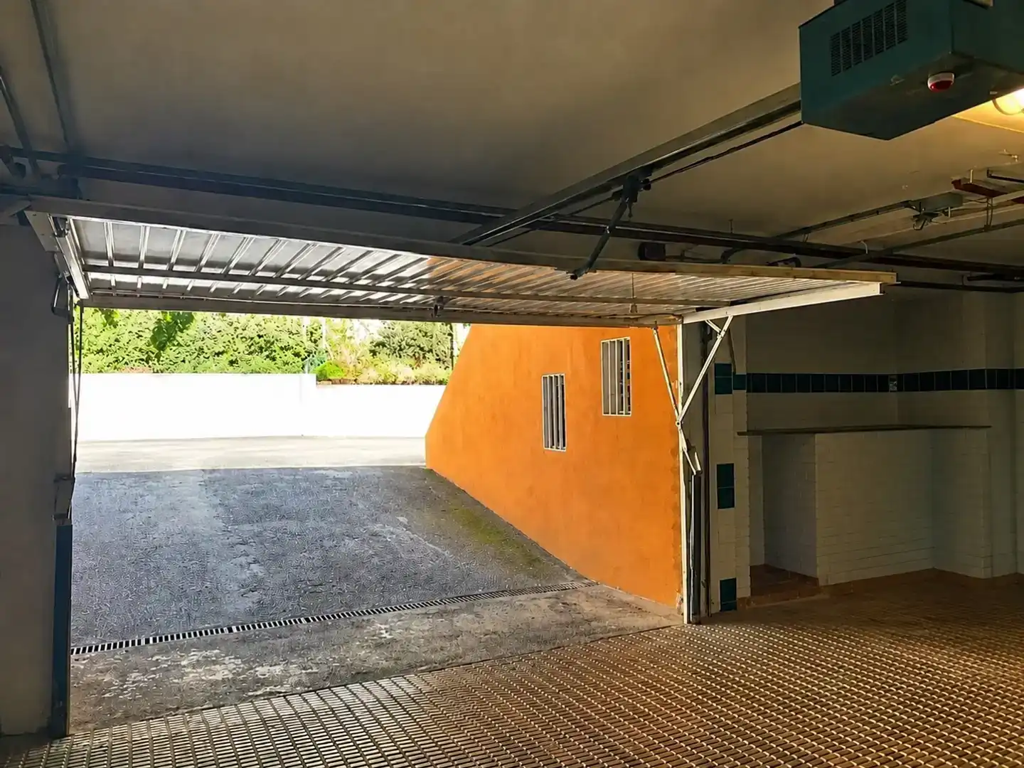 Aparcament de Casa adosada en venda en Málaga Capital amb Aire condicionat i Balcó