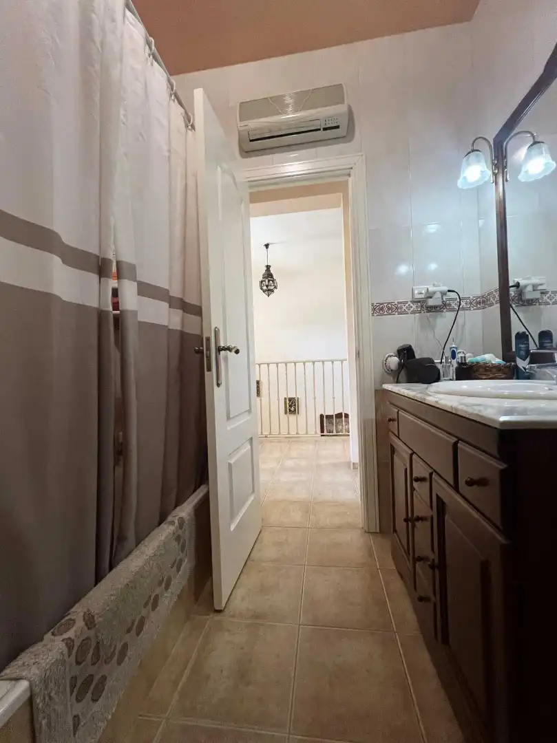 Baño de Casa o chalet en venta en Aguadulce (Sevilla) con Trastero y Piscina