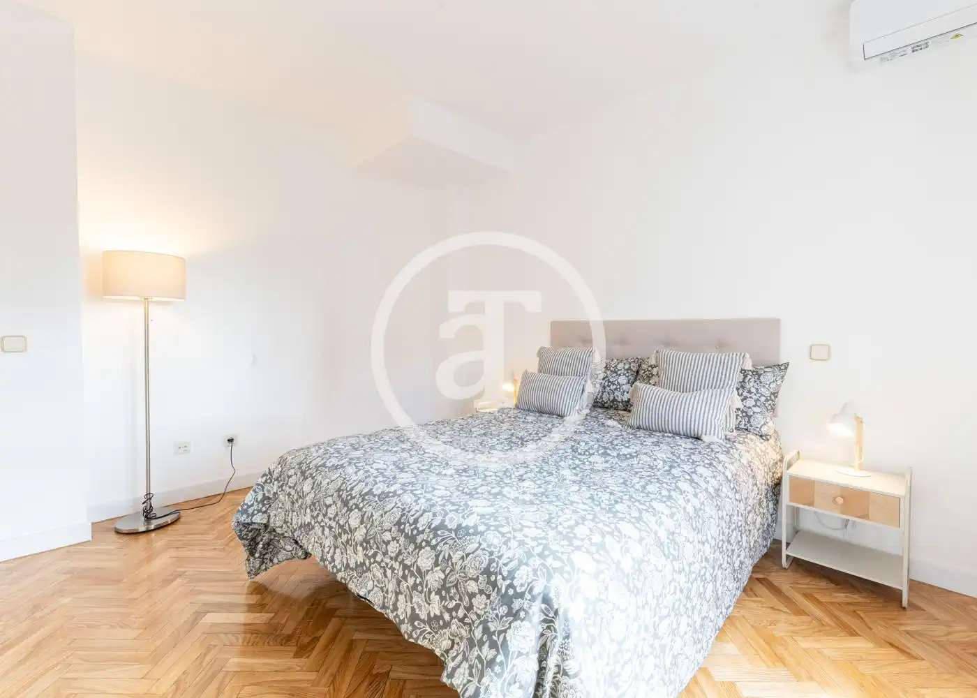 Flat for rent in Calle de Fereluz, Valdeacederas