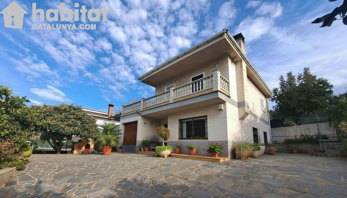 Vista exterior de Casa o chalet en venta en Castellbisbal con Aire acondicionado, Jardín privado y Piscina
