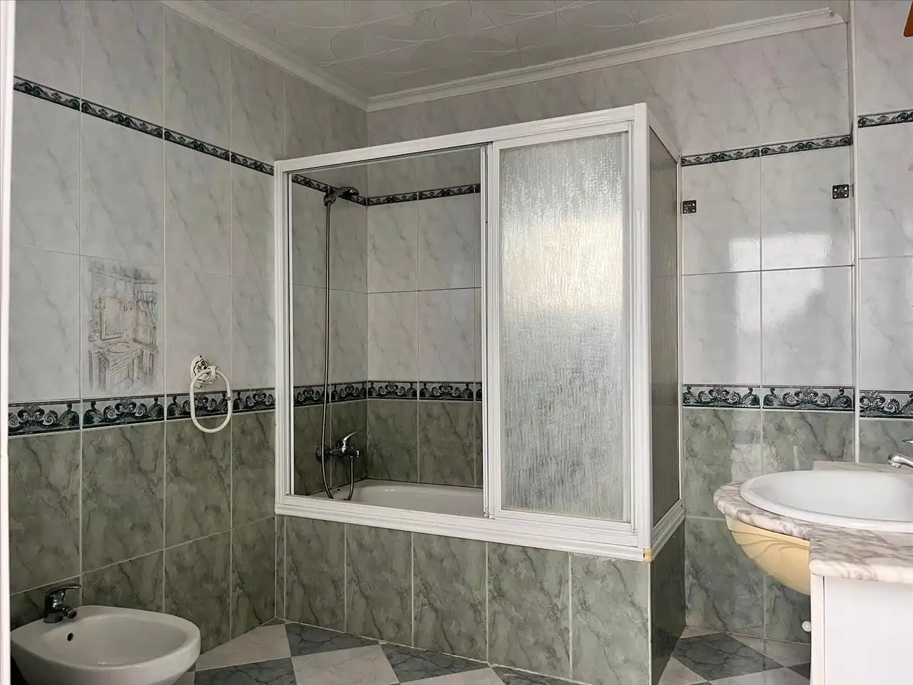 Badezimmer von Wohnung zum Verkauf in Morón de la Frontera