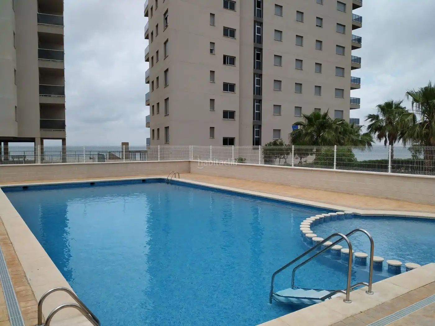 Bajo con piscina en alquiler en Urbanización Veneziola Golf 115