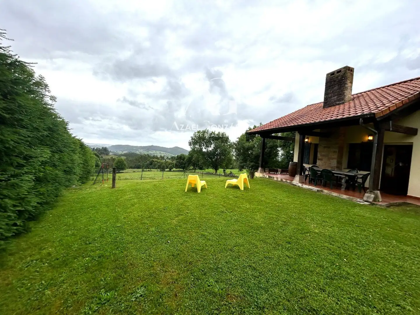 Terrassa de Casa o xalet en venda en Entrambasaguas amb Calefacció, Jardí privat i Traster