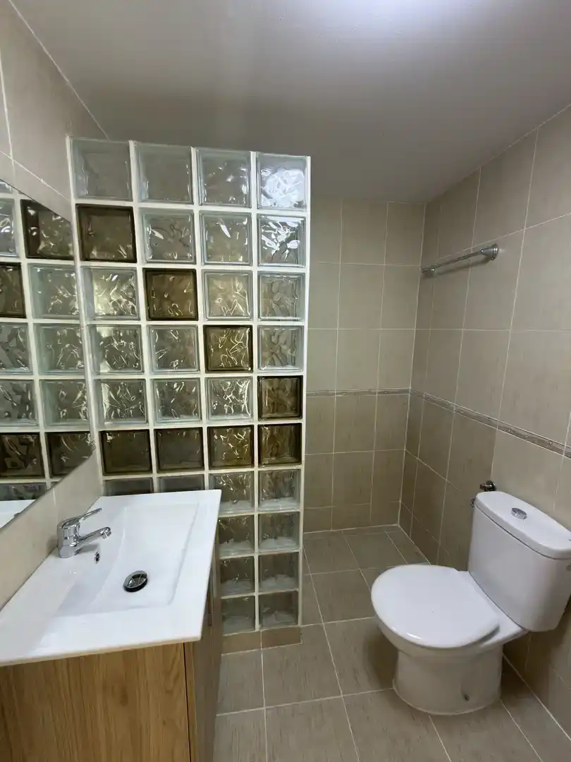 Badezimmer von Maisonette zur Miete in San Martín de Valdeiglesias mit Klimaanlage