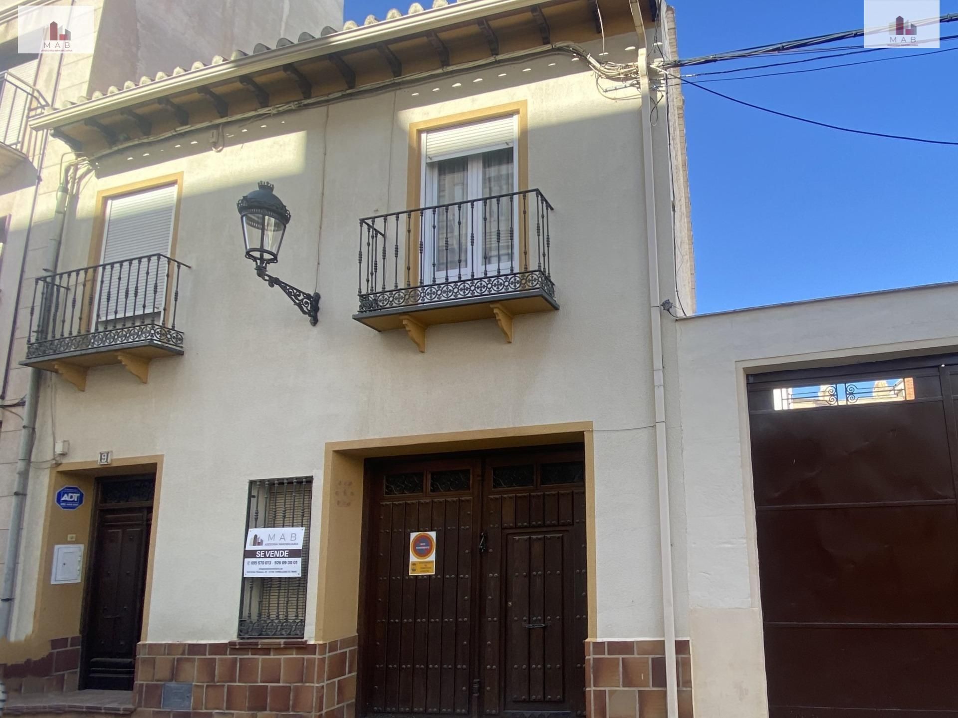Vista exterior de Casa o xalet en venda en Tomelloso amb Aire condicionat, Jardí privat i Terrassa