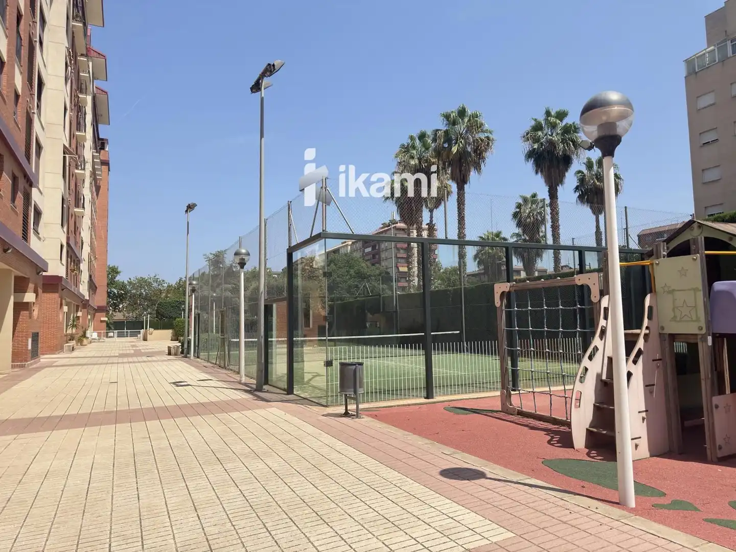 Vista exterior de Piso en venta en Valencia con Aire acondicionado, Terraza y Piscina