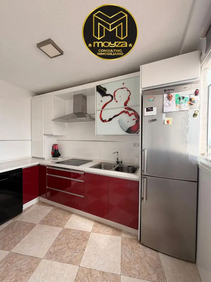 Flat with terrace for sale in Belén - San Roque