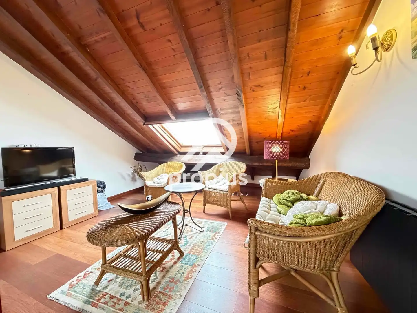Sala de estar de Casa adosada en venta en Llanes con Calefacción, Trastero y Amueblado
