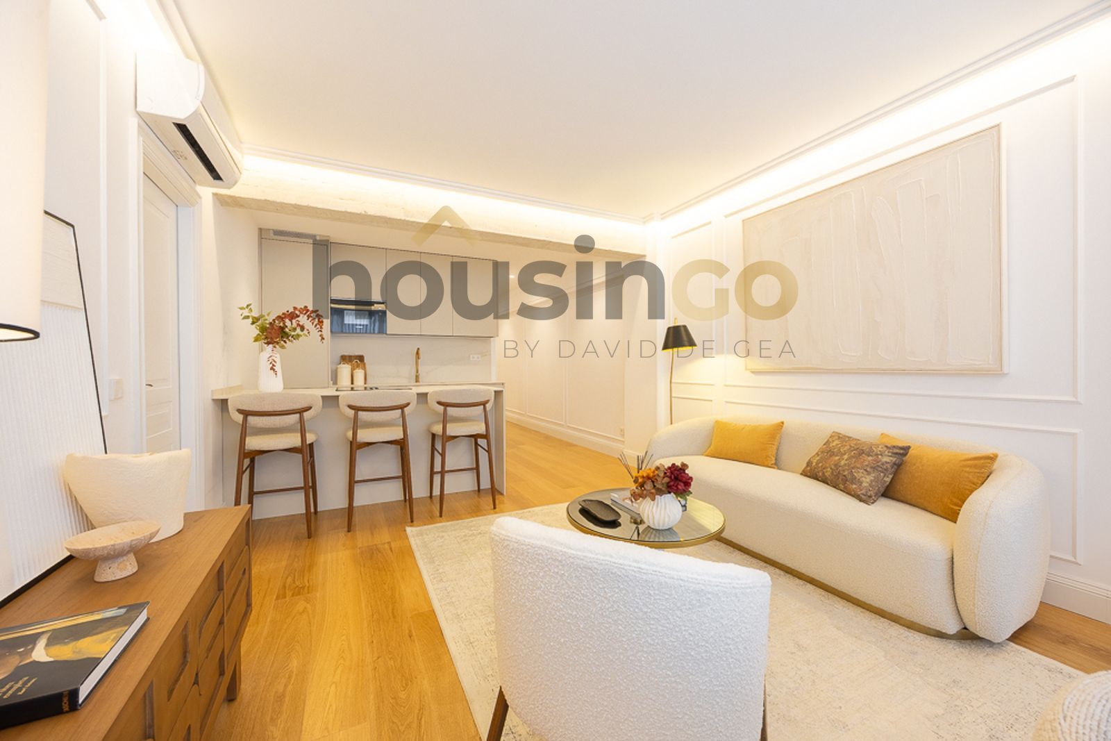 Living room of Flat for sale in  Madrid Capital  with Air Conditioner, Heating and Furnished
