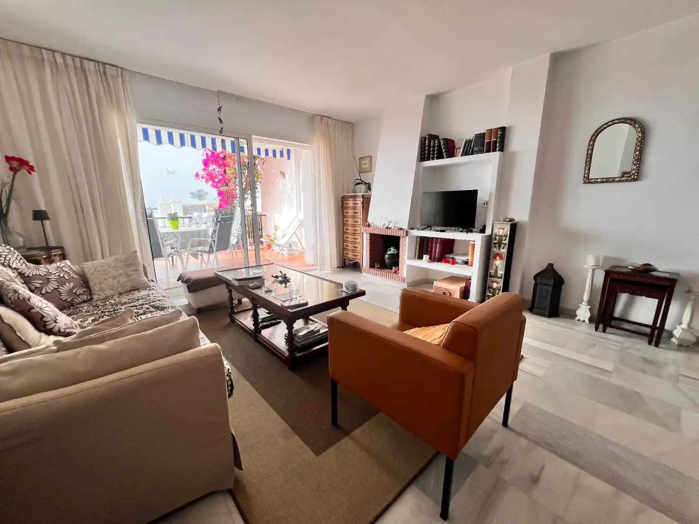 Sala d'estar de Apartament de lloguer en Mijas amb Jardí privat, Terrassa i Traster