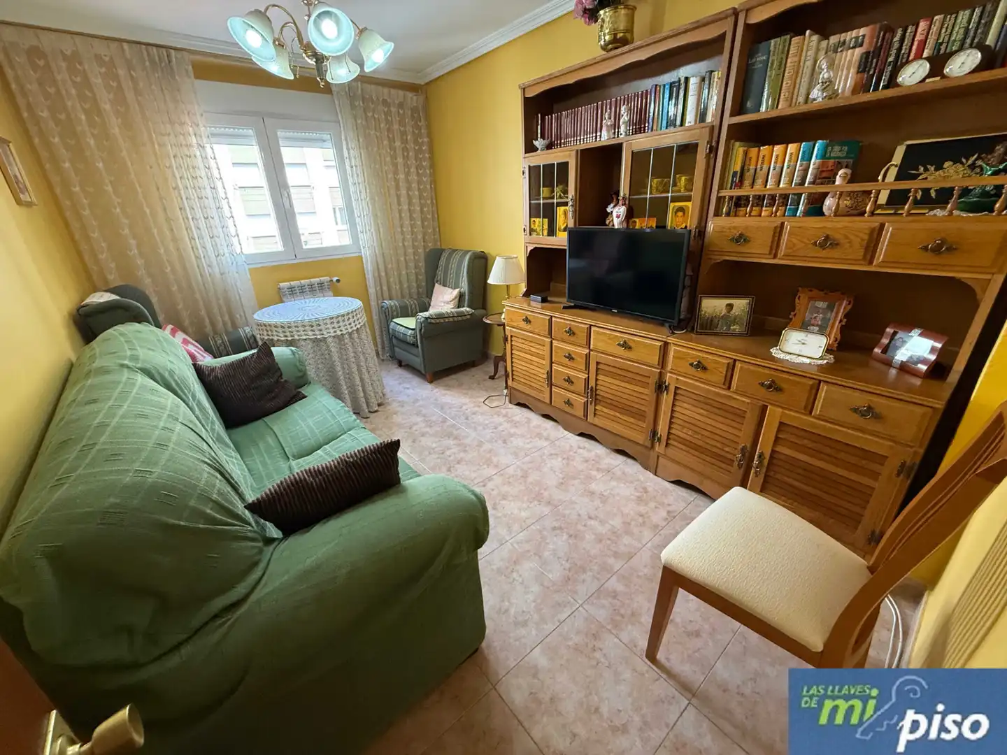 Sala d'estar de Pis en venda en Valladolid amb Calefacció, Parquet i Traster