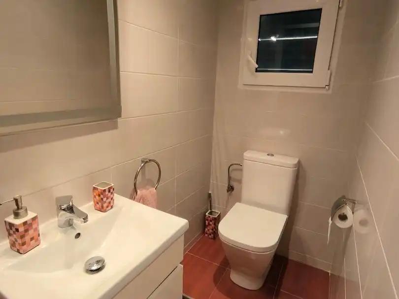 Bathroom of Flat for share in  Logroño  with Heating, Parquet flooring and Furnished