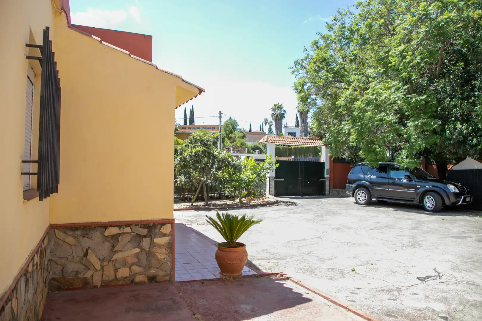 Vista exterior de Casa o chalet en venta en Castilleja de la Cuesta con Aire acondicionado, Calefacción y Jardín privado