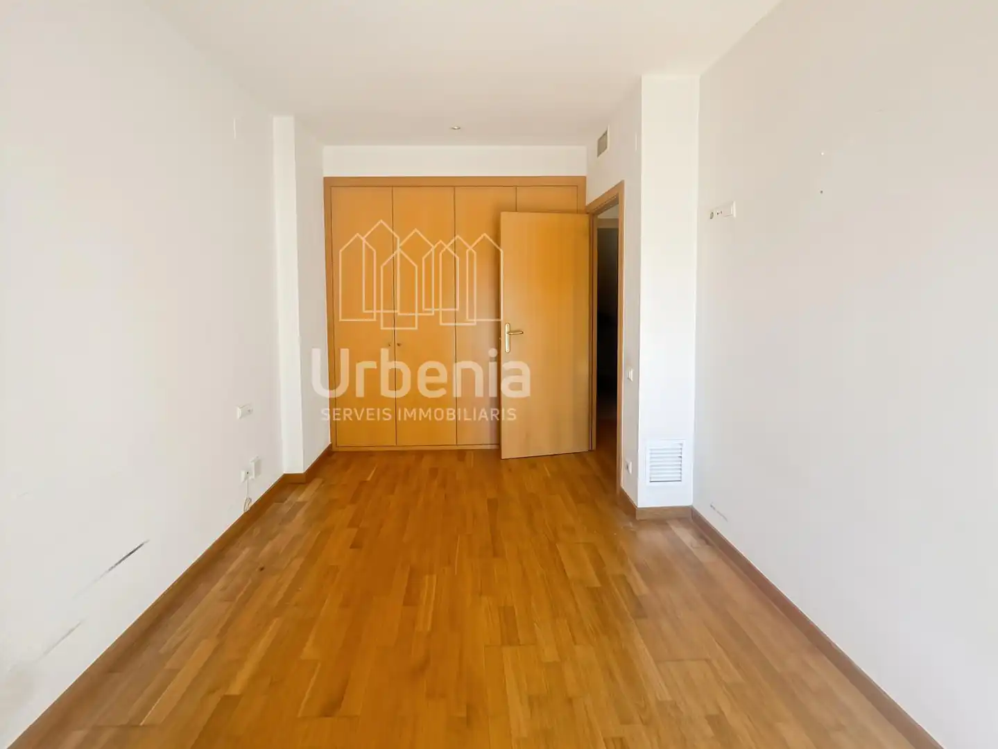 Habitación de Piso en venta en Mataró con Calefacción, Terraza y Trastero