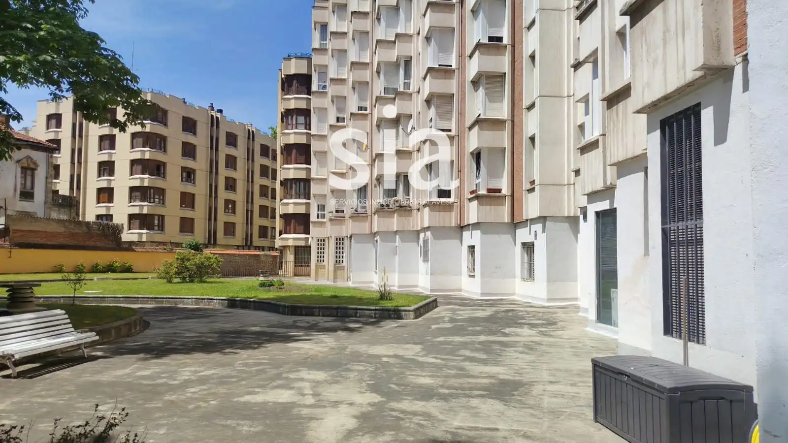 Außenansicht von Wohnung zum Verkauf in Vitoria - Gasteiz mit Heizung, Abstellraum und Möbliert