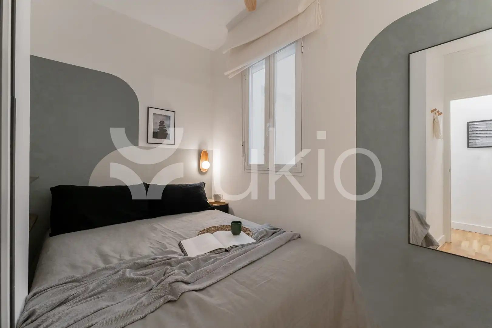 Dormitori de Apartament de lloguer en Madrid amb Aire condicionat, Calefacció i Moblat