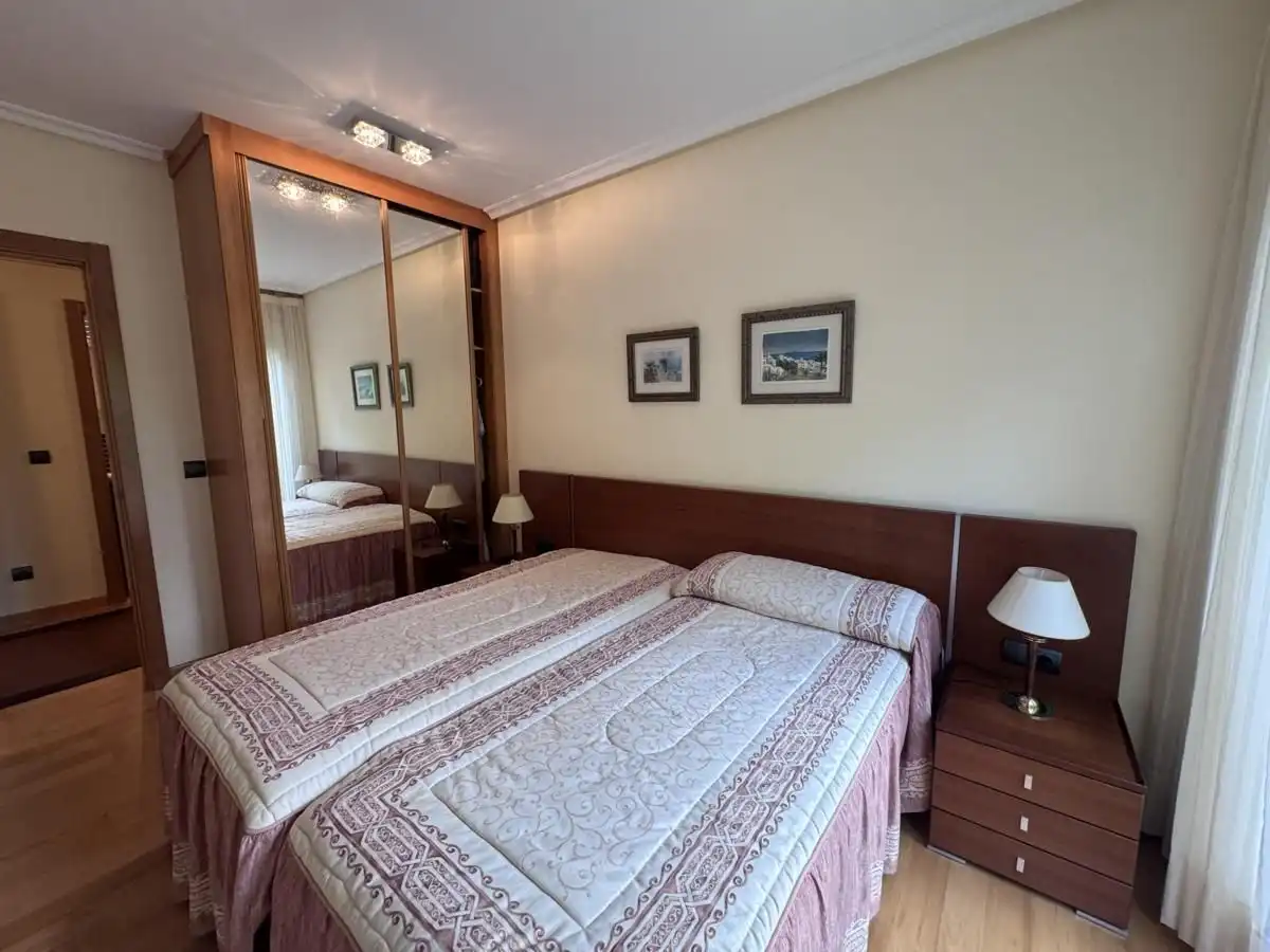 Schlafzimmer von Wohnung zum Verkauf in Llanes mit Heizung, Privatgarten und Terrasse