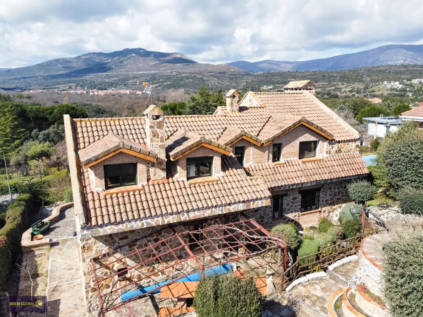 Exterior view of Houses for sale in Navalafuente  with Heating, Private garden and Storage room