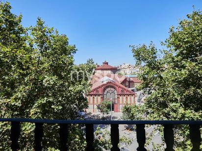 Exterior view of Flat for sale in  Barcelona Capital  with Balcony