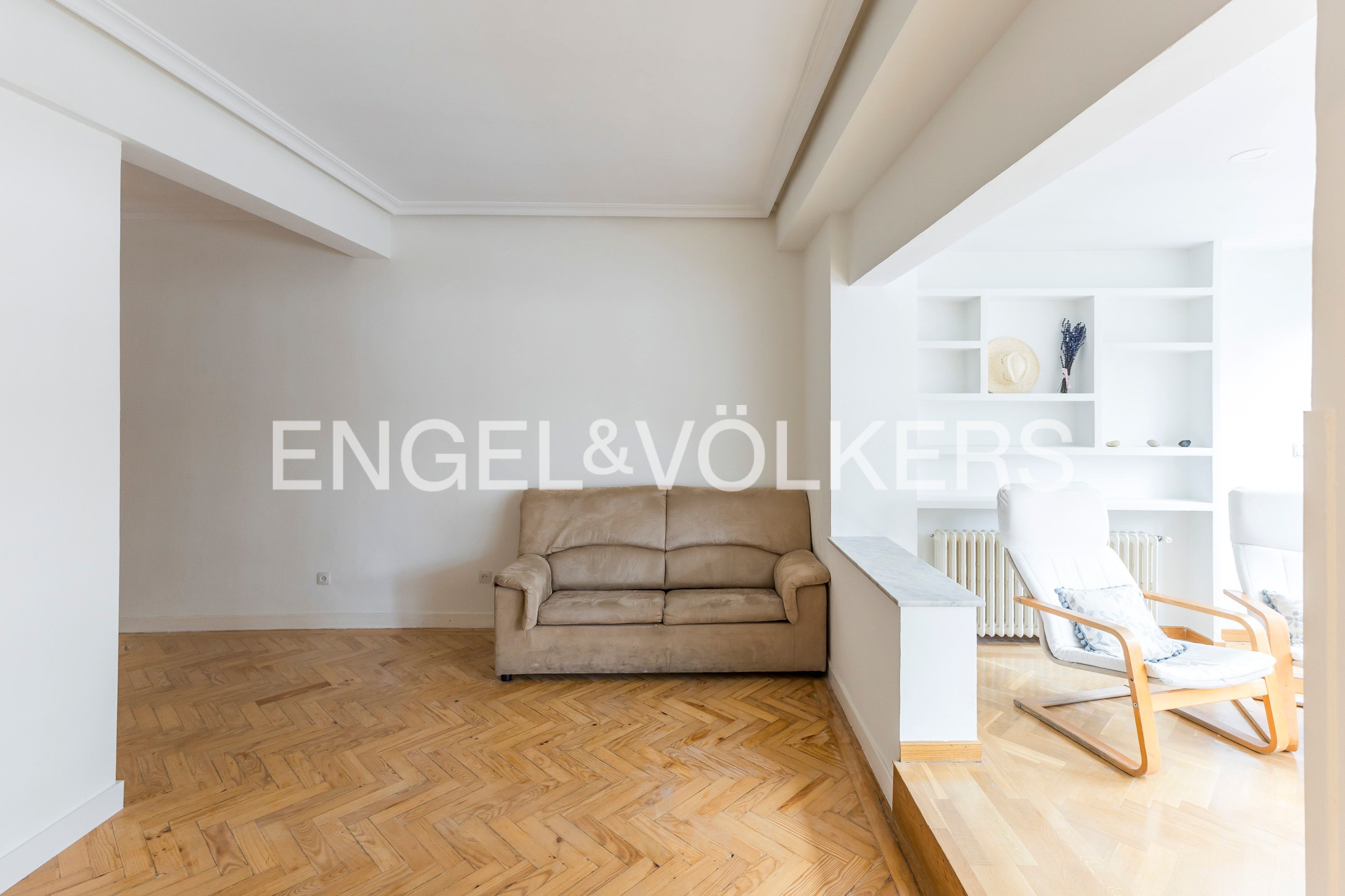 Living room of Flat to rent in  Madrid Capital  with Air Conditioner, Heating and Parquet flooring