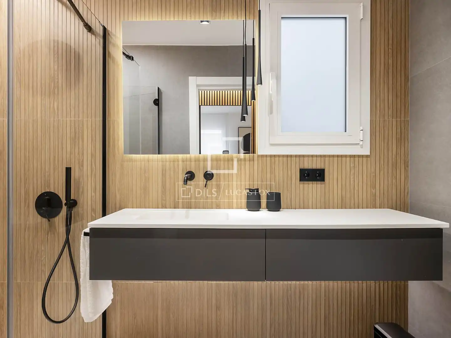 Bathroom of Flat for rent in Barcelona  with Air Conditioner, Heating and Parquet flooring