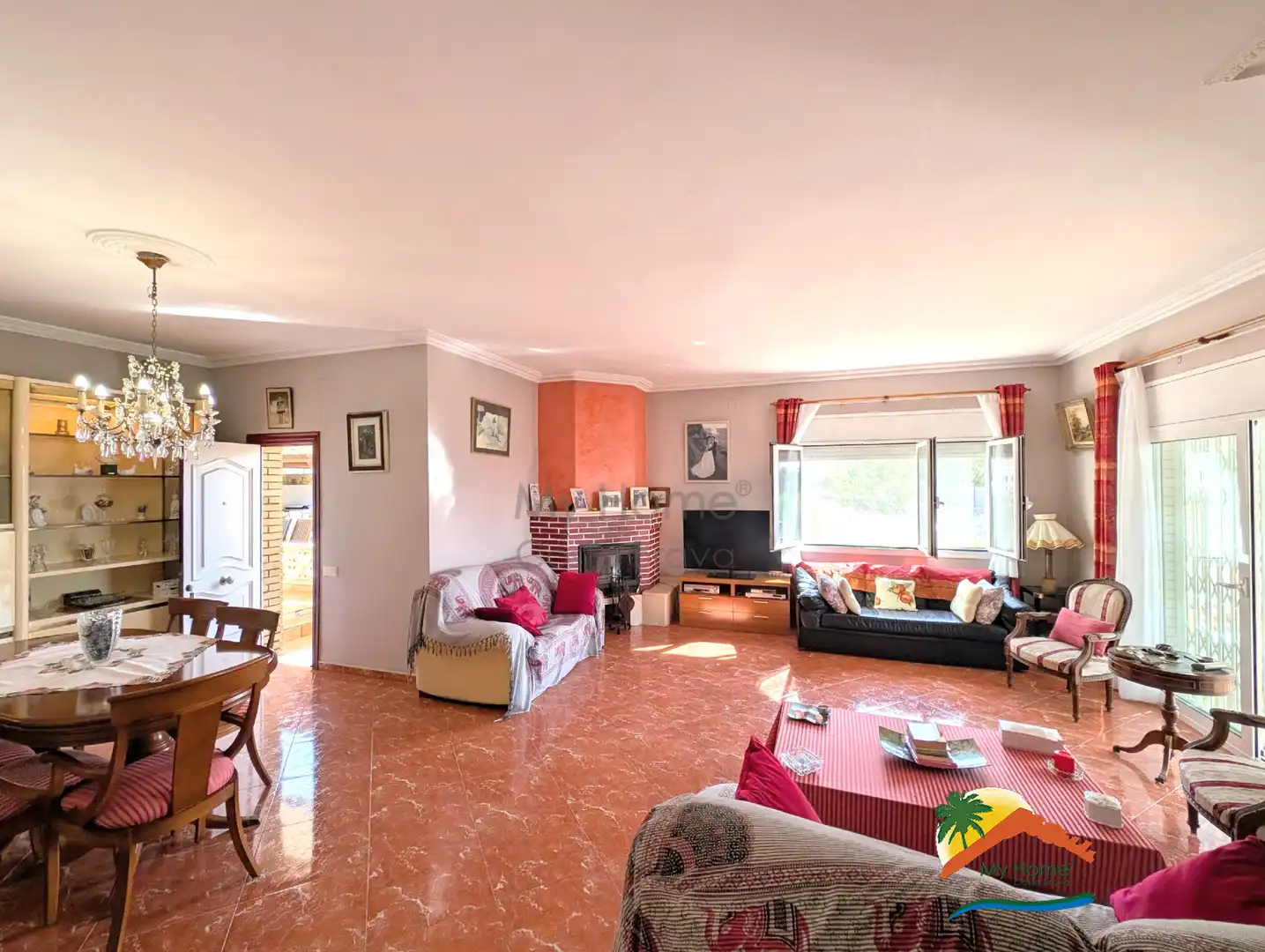 Sala d'estar de Casa o xalet en venda en Lloret de Mar amb Calefacció, Jardí privat i Terrassa