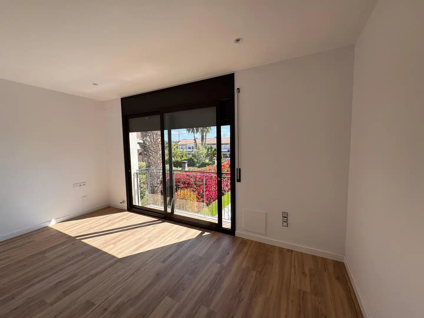 Habitación de Casa adosada en venta en Cubelles con Aire acondicionado, Terraza y Piscina comunitaria