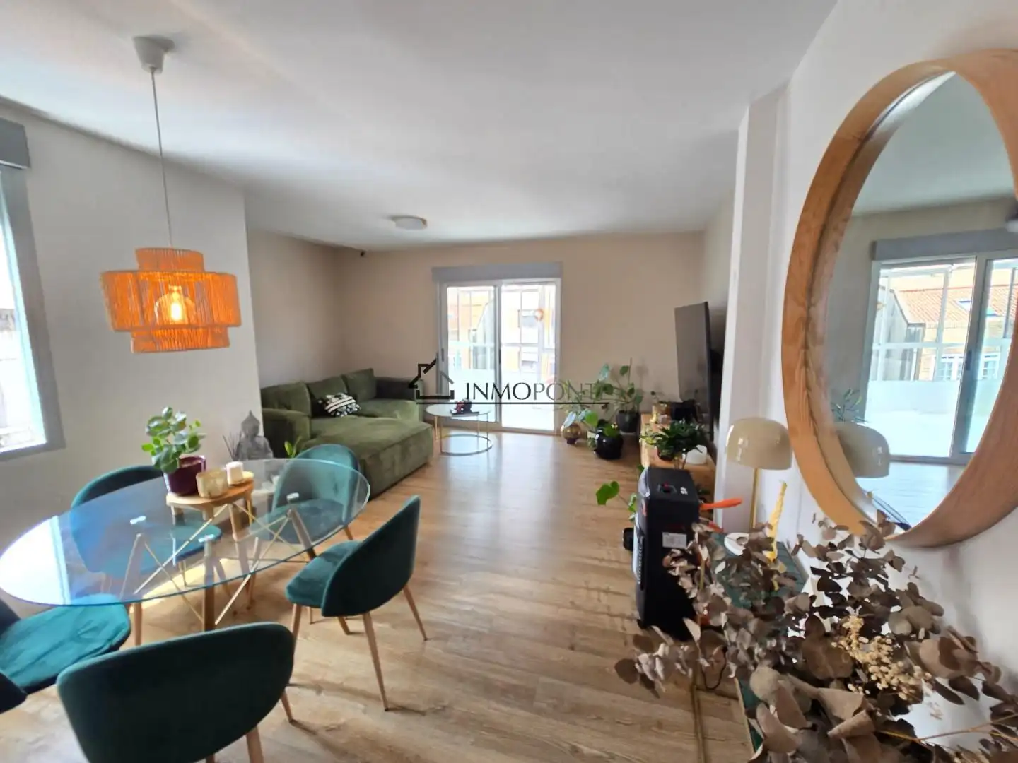 Living room of Flat for rent in Pontevedra Capital   with Heating, Terrace and Oven