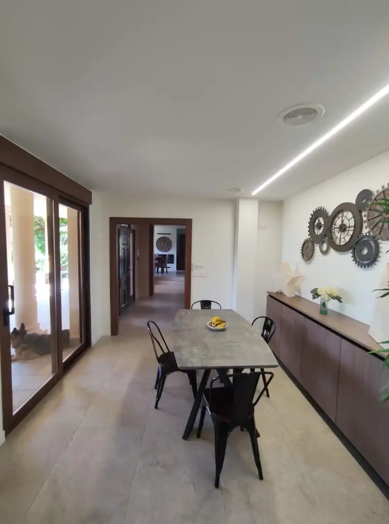 Menjador de Casa o xalet en venda en Elche / Elx amb Aire condicionat, Calefacció i Jardí privat