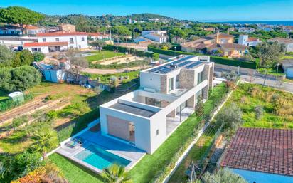 Vista exterior de Casa o xalet en venda en Castell-Platja d'Aro amb Aire condicionat, Calefacció i Jardí privat