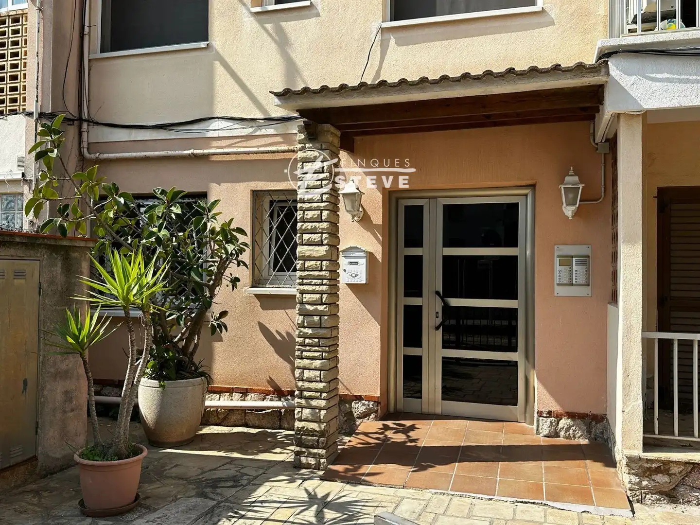 Außenansicht von Wohnung zum Verkauf in Calafell mit Terrasse und Abstellraum