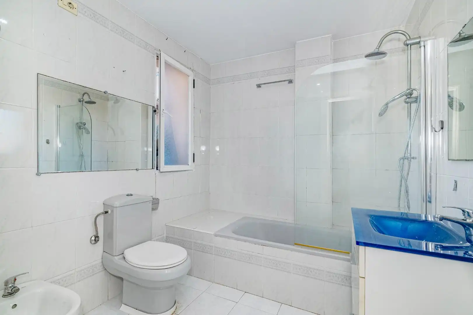 Badezimmer von Dachboden zum Verkauf in La Zubia mit Klimaanlage, Terrasse und Abstellraum