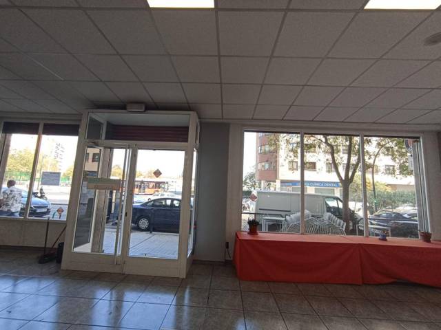 Local comercial en Alquiler en Calle de Escoriaza y Fabro, 109 en Barrio de Delicias