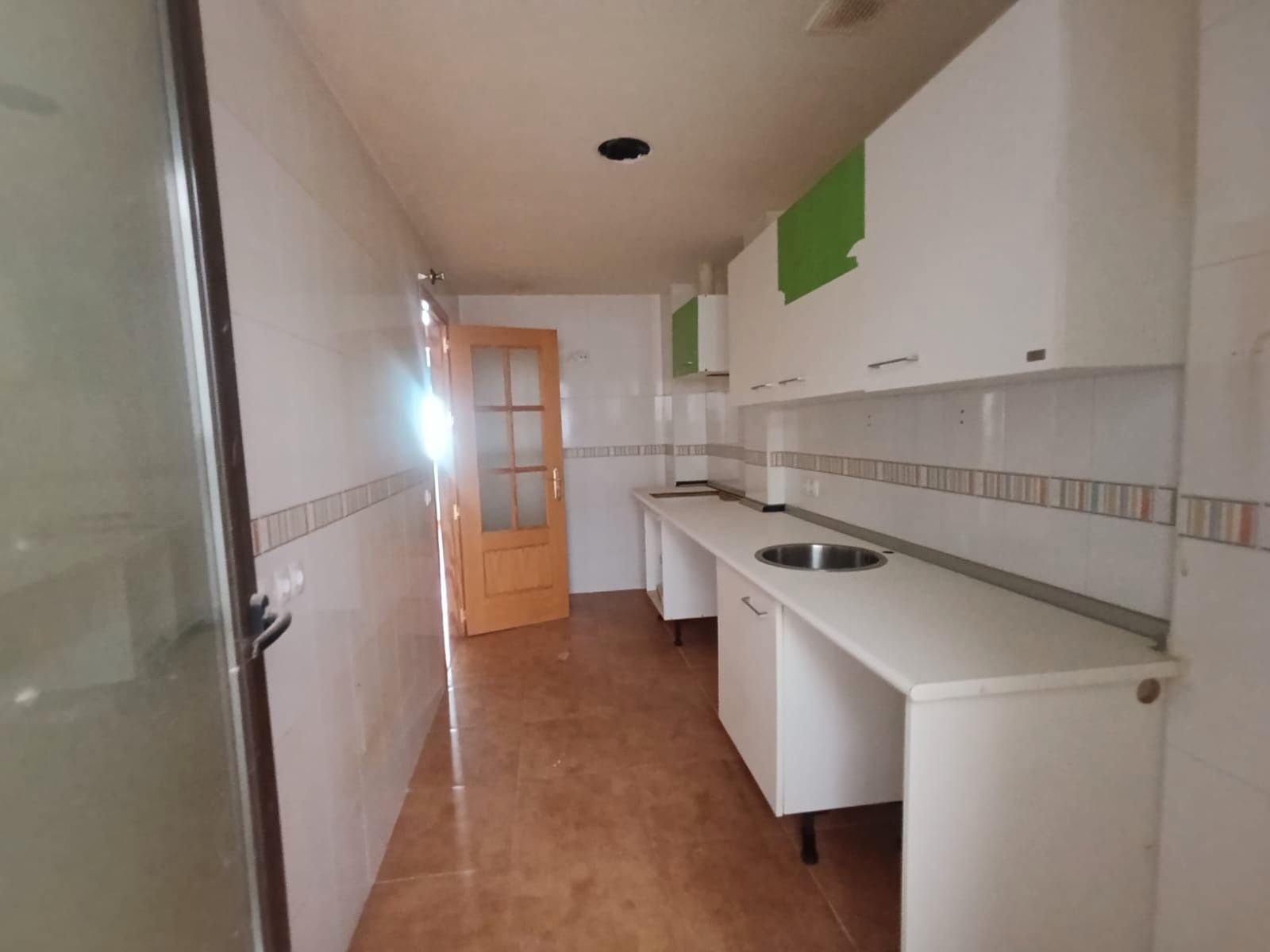 Cuina de Casa adosada en venda en Socuéllamos amb Jardí privat i Traster