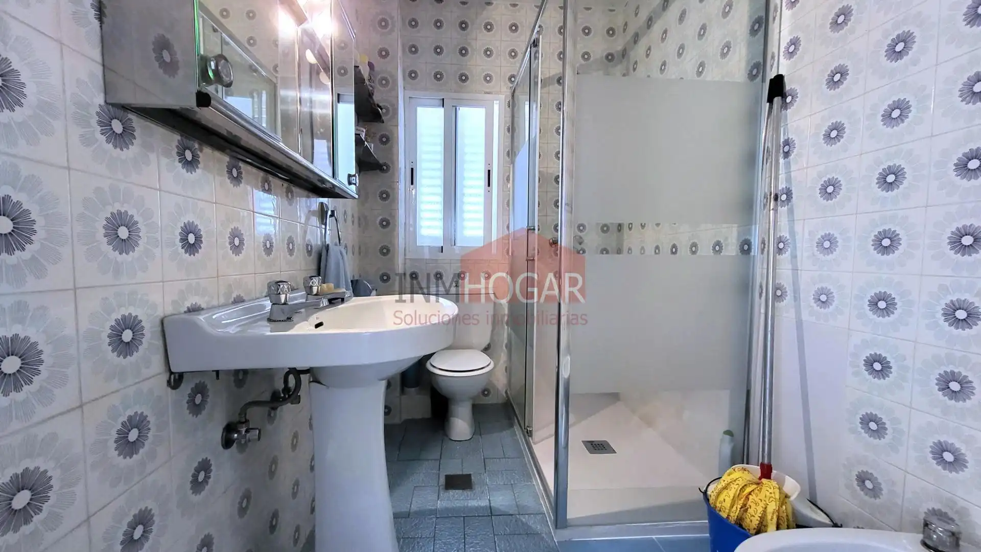 Bathroom of Flat for sale in Navalmoral  with Terrace, Storage room and Furnished