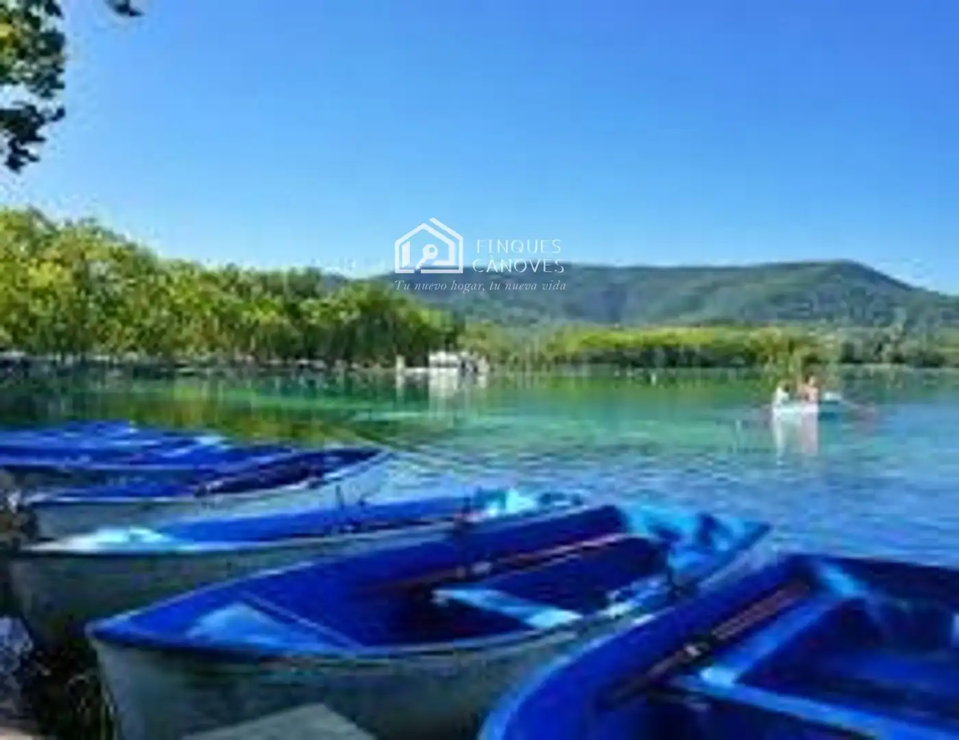 Vista exterior de Casa o xalet en venda en Banyoles amb Calefacció, Terrassa i Traster