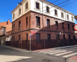 Vista exterior de Pis en venda en León Capital  amb Calefacció