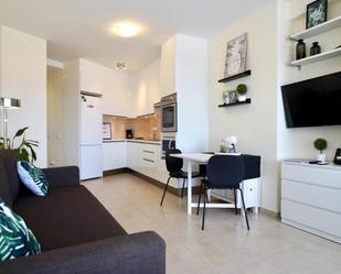 Cuina de Estudi de lloguer en Torremolinos amb Aire condicionat, Moblat i Piscina comunitària