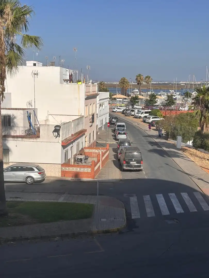 Vista exterior de Pis en venda en Isla Cristina amb Jardí privat, Terrassa i Traster