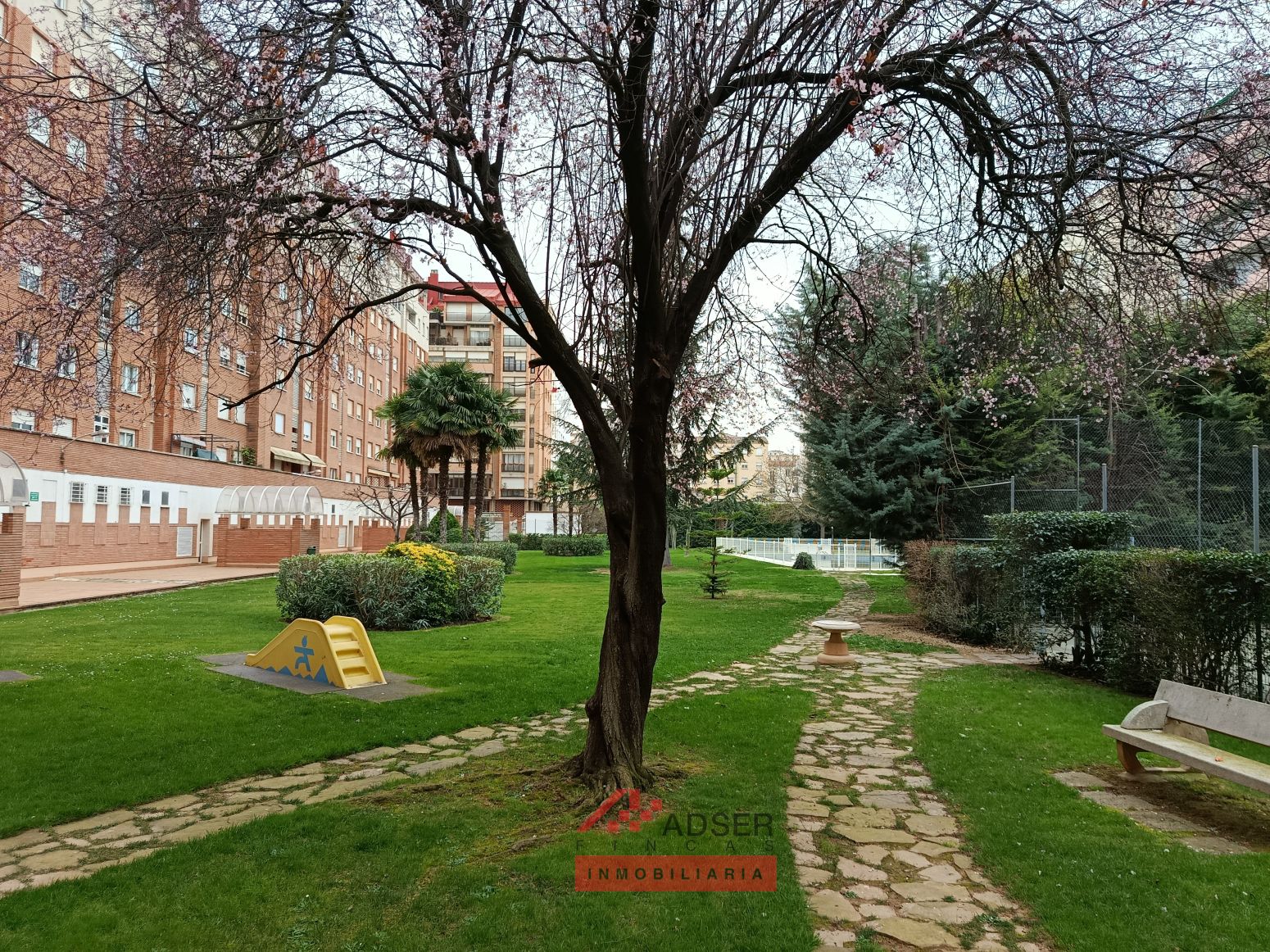 Garten von Wohnung zum Verkauf in  Logroño mit Klimaanlage, Heizung und Privatgarten