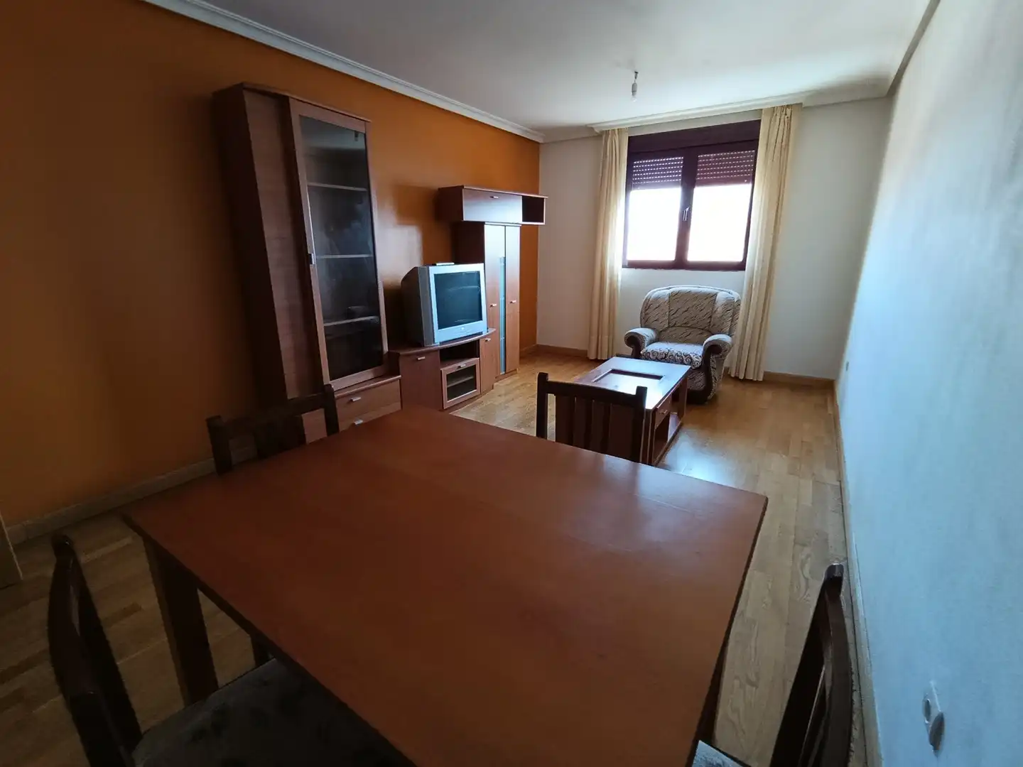 Sala de estar de Apartamento en venta en Benavente con Calefacción, Parquet y Amueblado