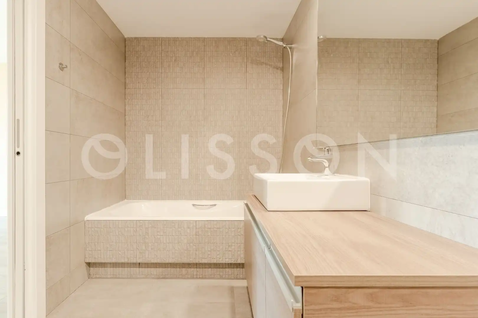 Badezimmer von Wohnung zum Verkauf in Madrid mit Klimaanlage, Terrasse und Abstellraum