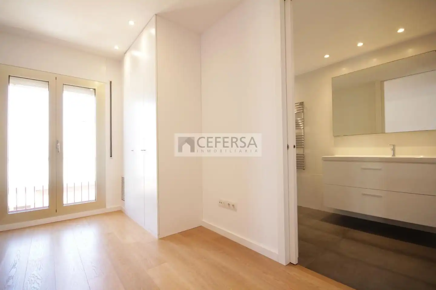 Schlafzimmer von Dachboden zur Miete in Barcelona mit Klimaanlage, Heizung und Parkett