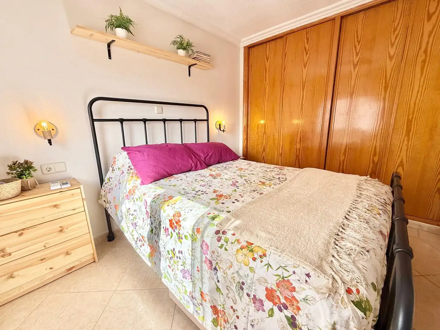 Habitación de Apartamento de alquiler en La Manga del Mar Menor con Aire acondicionado, Calefacción y Piscina