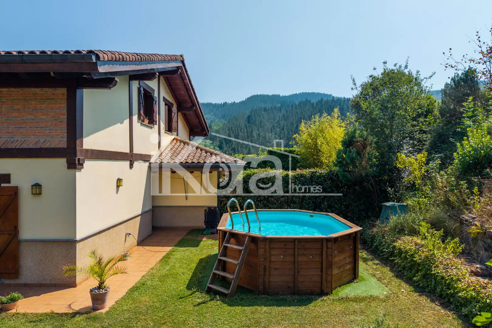 Piscina de Casa adosada en venta en Bergara con Calefacción, Jardín privado y Parquet