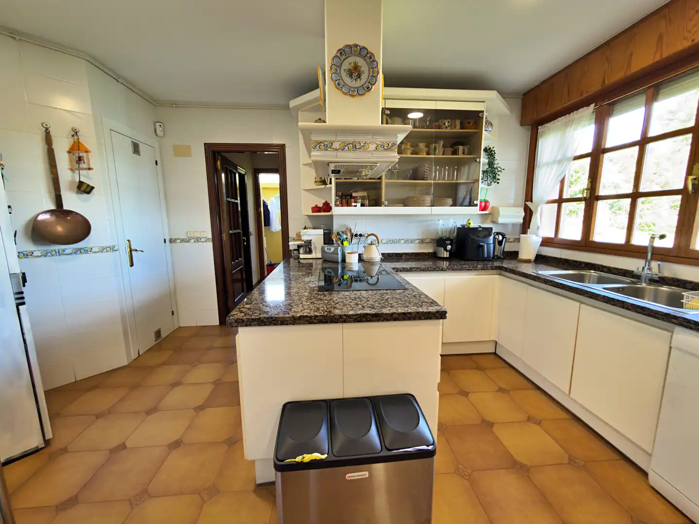 Cuina de Casa o xalet en venda en Gijón  amb Calefacció, Parquet i Terrassa