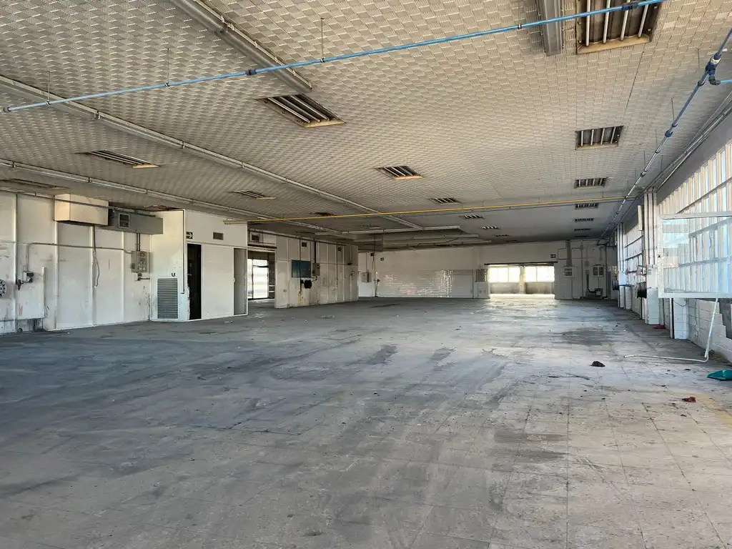 Nave industrial de alquiler en Oleiros con Calefacción