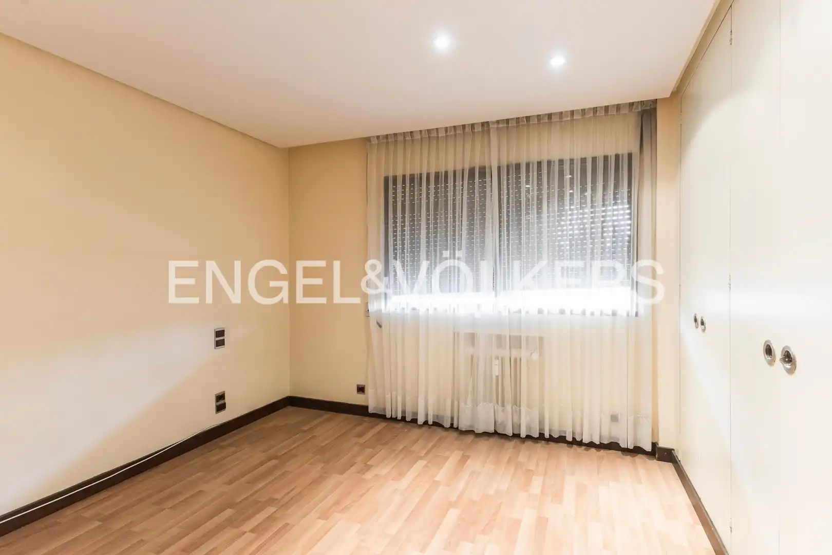 Flat for sale in Madrid  with Heating, Private garden and Terrace