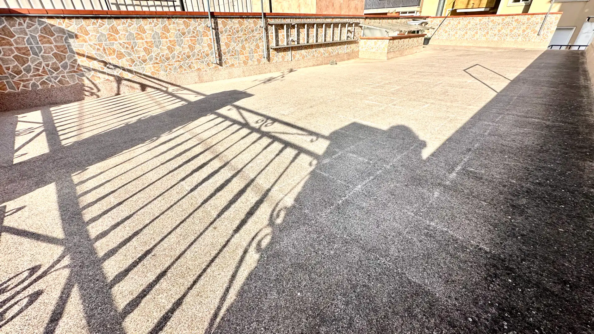 Vista exterior de Casa adosada en venta en Ripollet con Aire acondicionado, Calefacción y Terraza