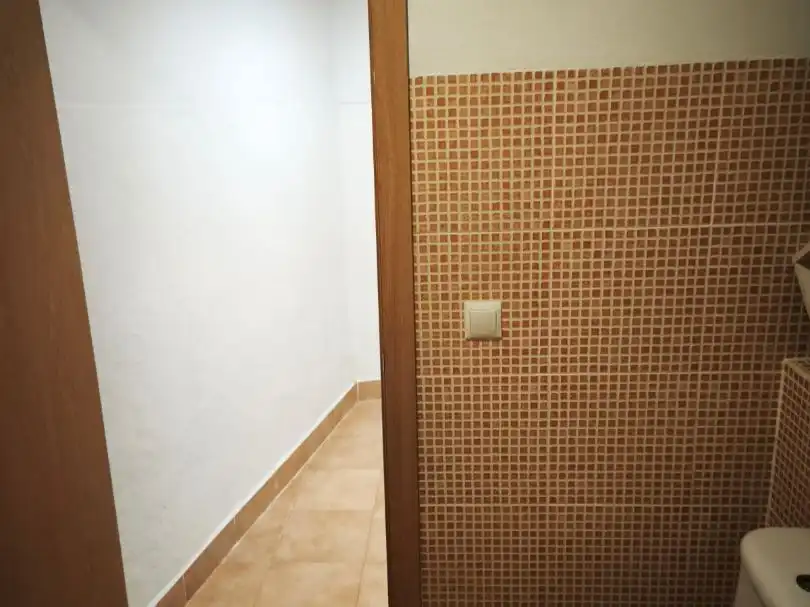 Baño de Local de alquiler en Agost con Aire acondicionado